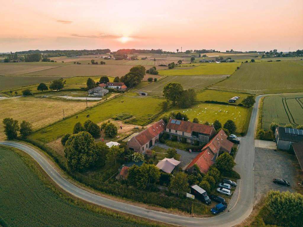 De Deugdzonde – B&B Vierkantshoeve Sint-Denijs — Zwevegem